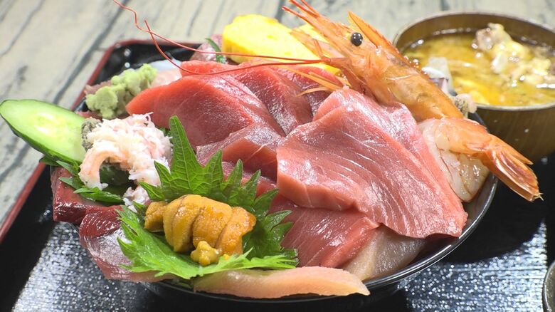 ウニやマグロ等が山のように…特上でも2000円を切る海鮮丼に行列の居酒屋 ハイコスパの理由は大将の「意地とプライド」｜FNNプライムオンライン