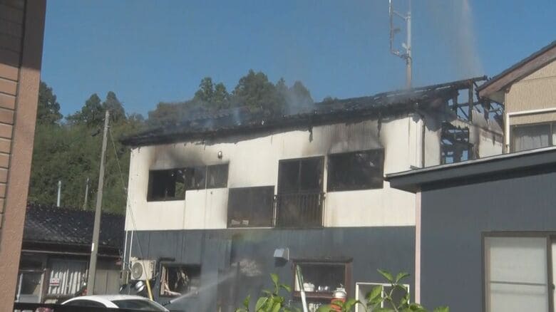 「火柱が上がって怖かった…」木造住宅一棟を焼く火事 けが人なし 新潟県・佐渡市｜FNNプライムオンライン