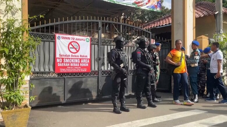 インドネシア首都ジャカルタの高校で爆発、生徒ら54人けが　モスクで礼拝中に　病院で手当て受けている17歳が容疑者か｜FNNプライムオンライン