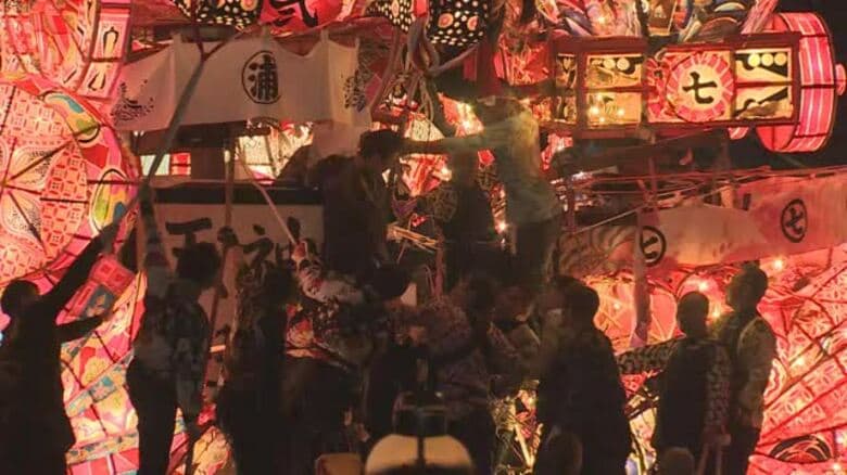 熱気に包まれた福野夜高祭　けんかを好む氏神に奉納「引き合い」 威勢のいい若衆に歓声｜FNNプライムオンライン