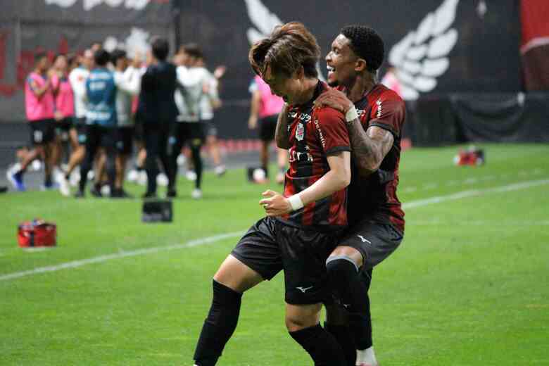 【コンサドーレ】白井陽斗、ホーム初ゴールも…痛恨の2人退場で1-5逆転大敗 柴田監督「顔をあげて、残り9試合で勝ち点3を積み続ける」｜FNNプライムオンライン