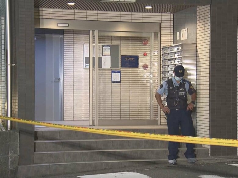 交際相手の20代とみられる男の身柄を確保…胸に刃物が刺さった状態が女性が死亡した事件 県外に逃走していたか｜FNNプライムオンライン