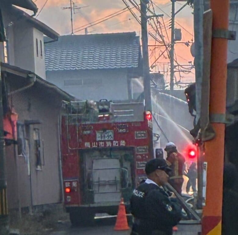 【速報】岡山市南区妹尾（妹尾駅西側）の集合住宅で火災　”２階に住む女性と連絡取れず”　警察【岡山】｜FNNプライムオンライン