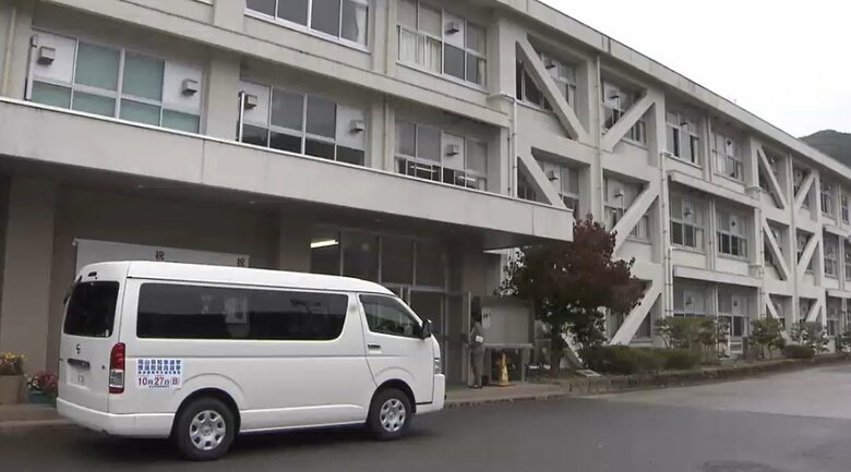 【速報】新見市の高校実習室から出火か　初期消火に当たった男性教職員１人搬送　新見市消防本部【岡山】｜FNNプライムオンライン