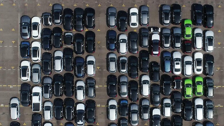 乗り降りのスペースが必要ないので、駐車場の有効活用にもつながる(スタンレーロボティクス社の映像より)