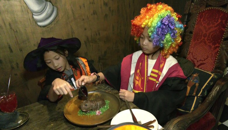 ムーデンケーキを食べる子どもたち