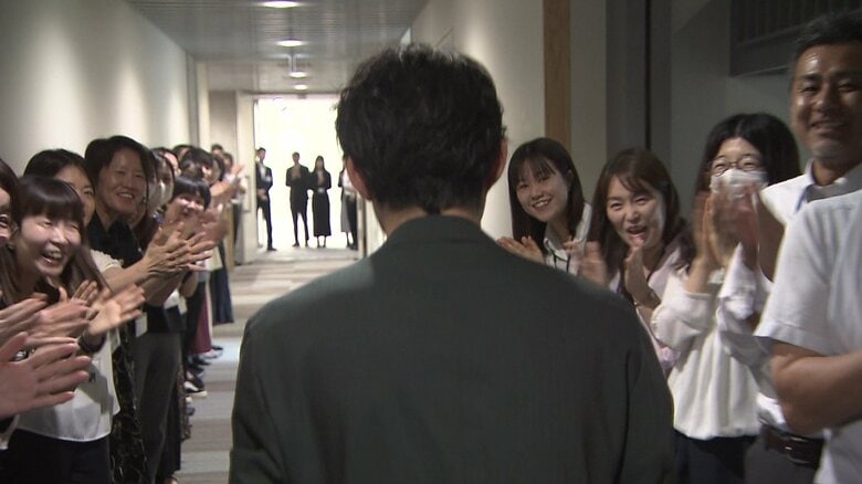 100人を超える黄色い声援に迎えられた