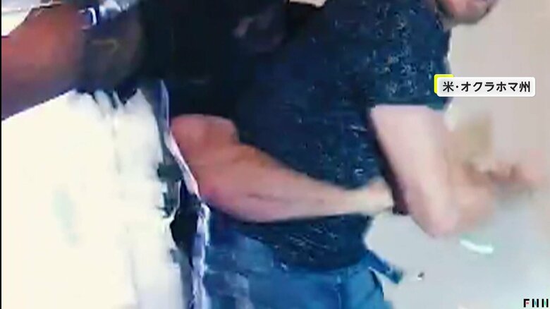 渾身のバックドロップを食らわせた警察官