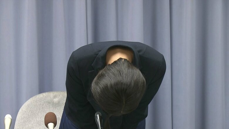 会見は謝罪から始まった（8月8日）