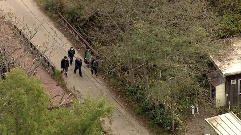 警察が都市計画法違反などの疑いで家宅捜索に入った