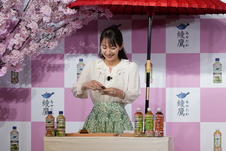 日本コカ・コーラ「綾鷹 桜デザインボトル」発売記念PRイベント