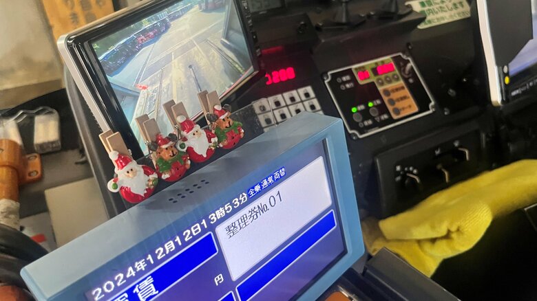 小さなサンタさんたちが見送ってくれた