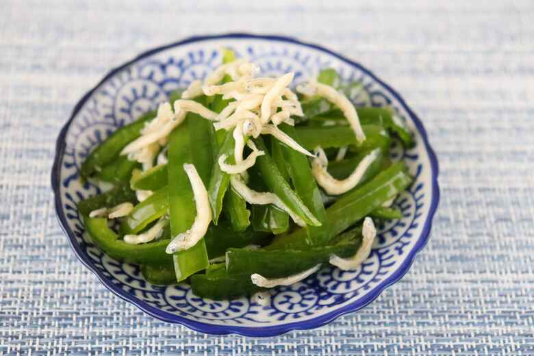 千切りで冷凍し、解凍時に味付けする「じゃこピー煮浸し」