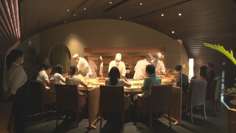 10席ほどのカウンターは常に満席