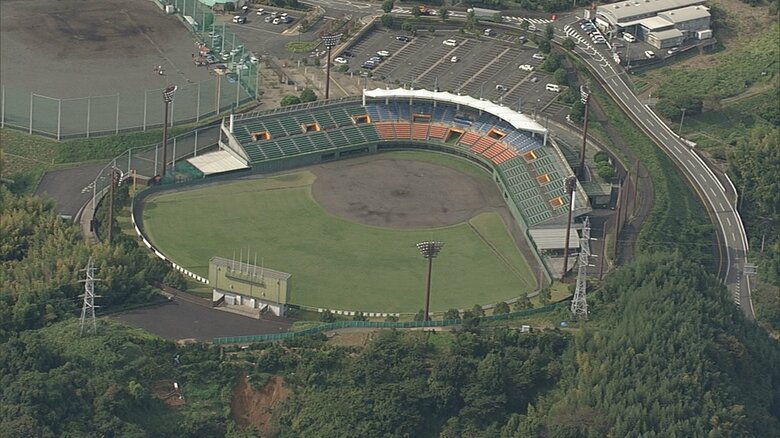 1万人収容可能な清水庵原球場