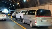 車4臺の事故 男児ら3人けが 東名高速のトンネルで“玉突き”