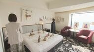 展示スペースは“客室”…ホテルで全国から集めたアート作品の展示販売会 部屋に飾った場合の雰囲気を体感可能に