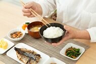 朝食を食べないと“体重増”と“筋肉量低下”が判明…理由は「体内時計のズレ」　研究者に聞いた