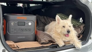 災害時にポータブル電源は必要?東日本大震災で愛犬との車中生活を送った専門ブロガーが痛感した「電気を貯める」という備え