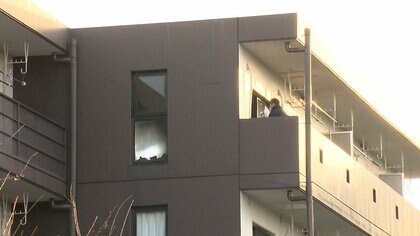 侵入や逃走のため“窓ガラス”割ったか…遺体発見の隣部屋のベランダ側窓ガラス割れる　愛知・豊田市の女性殺害放火事件