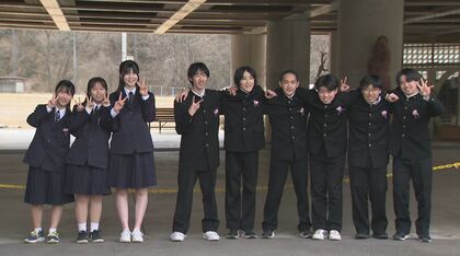 64年の学校の歴史に幕　最後の卒業生10人が旅立ち「ありがとう」「私たちの心の中にずっと生き続ける」　長野市の中条中学校が閉校