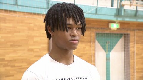 バスケットボール・齋藤アリンゼ陽選手　母の支えで成長「プロになるという形で恩返し」　八村塁選手も認めた福島県高校トッププレイヤーに