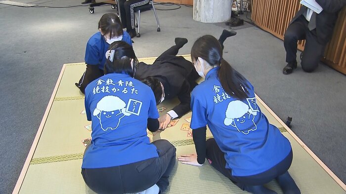 倉敷青陵高校かるた部が伊原木知事と対戦