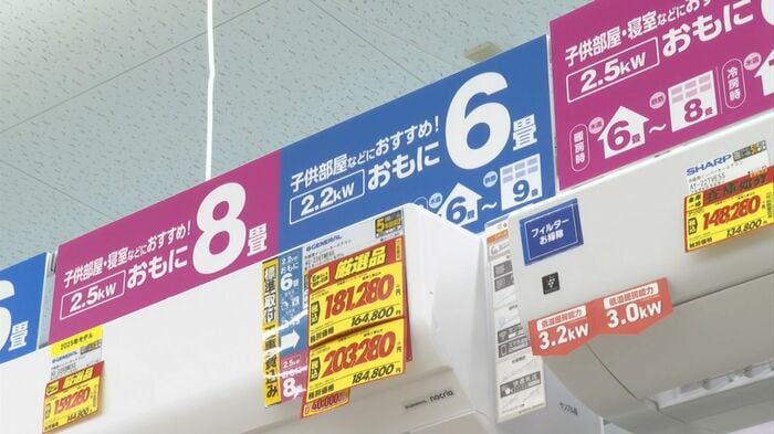 エディオン米子店に並ぶ6畳用・8畳用エアコン