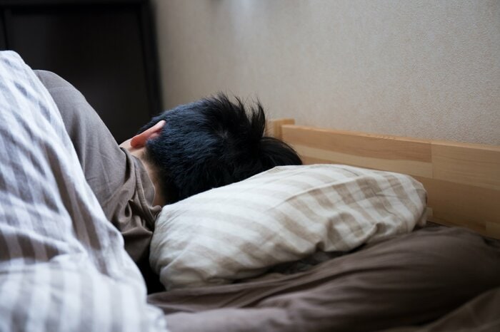 高校生は休日に「寝溜め」している傾向にある(画像:イメージ)