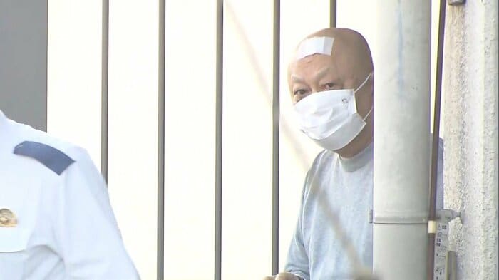 送検される渋谷博仁容疑者(74)(8日 東大和署)