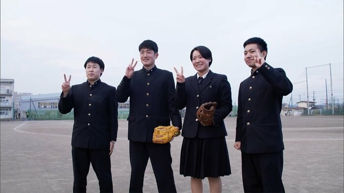 鹿沼高校野球部3年 (左から)寺内駿さん 南開道さん 木村百伽さん 堀江開成さん