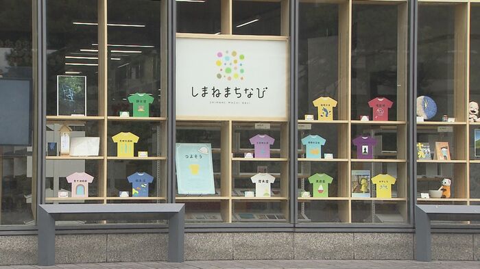 「つよそうTシャツ」パネル（松江市中心街）