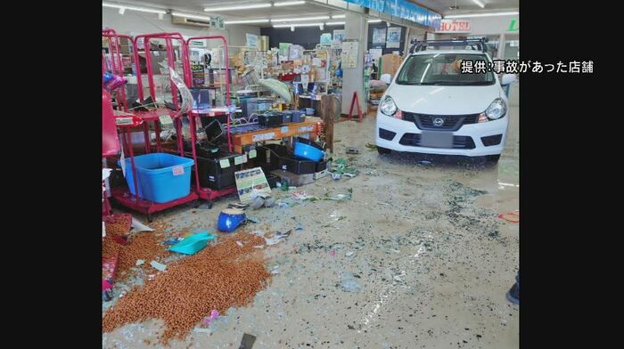 ペットショップに突っ込んだ車(提供 事故があった店舗)