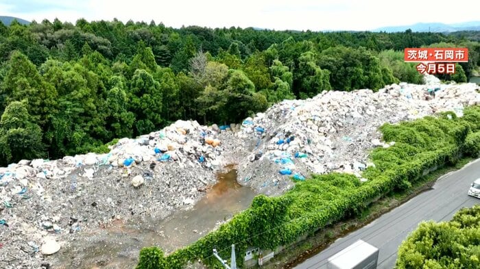 約250mにわたり置かれたごみ