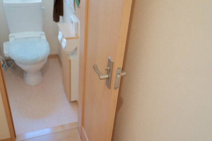 トイレでは閉じ込めに注意(画像はイメージ)