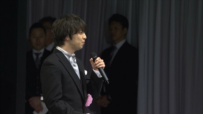 「歌声の響」を歌唱する歌手・三浦大知さん