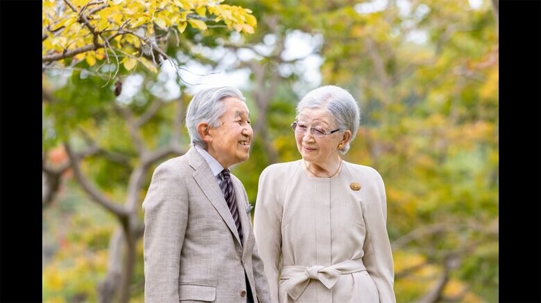 上皇后･美智子さま　88歳の誕生日　胸に上皇さま･エリザベス女王“思い出”のブローチ｜FNNプライムオンライン