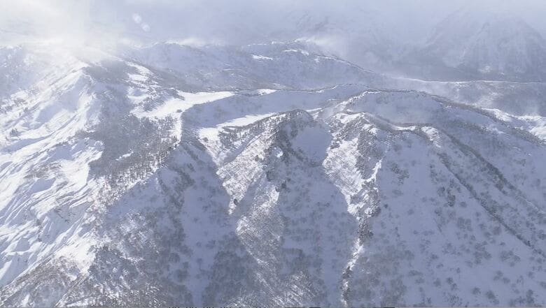 雪崩…バックカントリースキーヤー10人巻き込まれる　2人救助　8人自力脱出　北アルプス風吹岳標高1400m付近｜FNNプライムオンライン