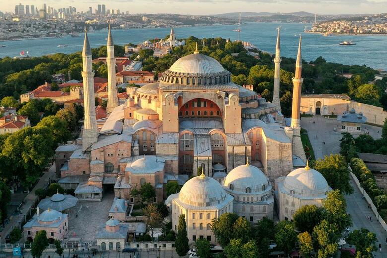 “あまりの美しさに息をのむ”あの博物館が突然モスクに...イスタンブールの世界遺産アヤソフィアをめぐる波紋 ～トルコはどこへ向かうのか？～｜FNNプライムオンライン