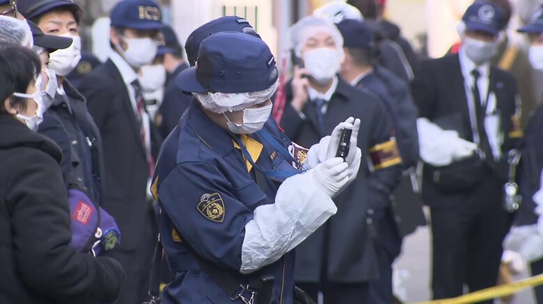 【逃走中】出かけようとした高齢女性に突然男が金銭要求する強盗致傷事件　歯茎から出血するケガ　東京・新宿区｜FNNプライムオンライン