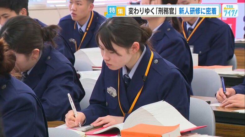 「受刑者の心を開く話し方を…」 拘禁刑導入で変わりゆく“刑務官”の仕事 新人37人の研修に密着【広島発】|FNNプライムオンライン