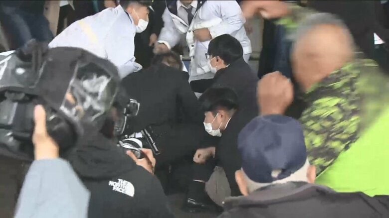 【速報】岸田首相の演説前に爆発音　男が筒のようなもの投げ込む　和歌山市｜FNNプライムオンライン