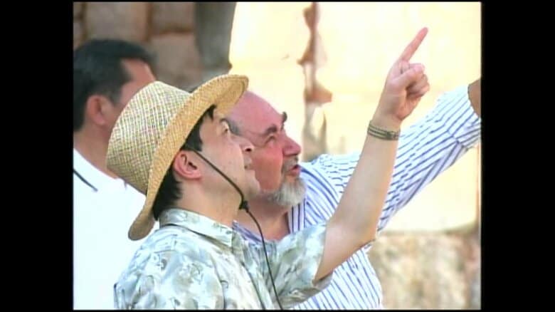 ウシュマル遺跡をご覧になる皇太子さま