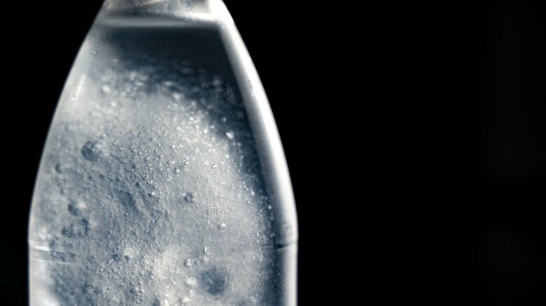 パンパンのペットボトルのような状態に（画像はイメージ）