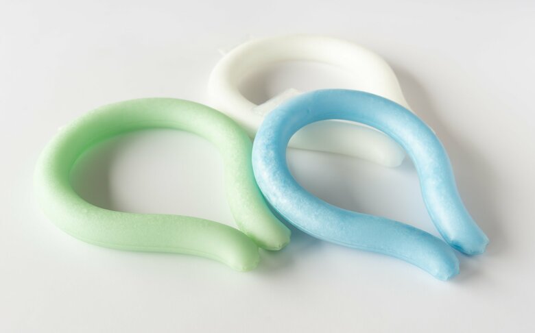 ネッククーラーも準備しておきたい防災グッズの一つ（画像はイメージ）