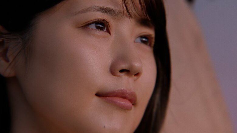 有村架純さん　語りかけるような表情で