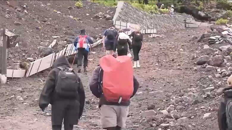 山開きを迎えた富士山