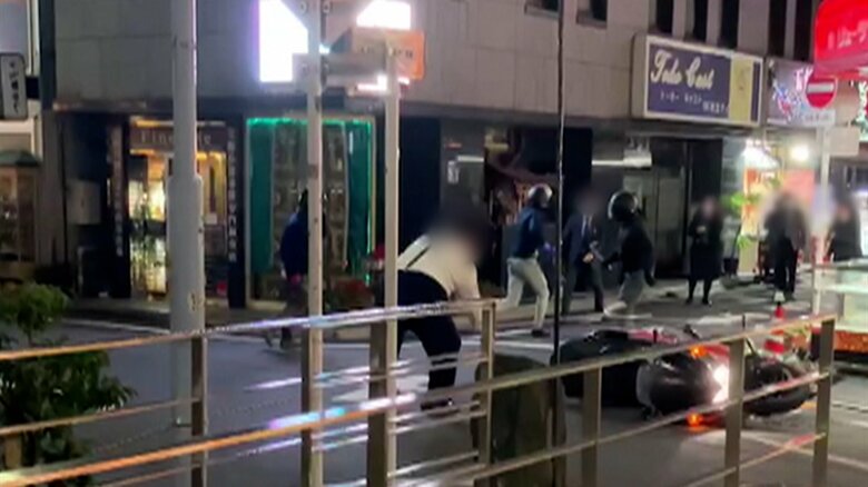 従業員が「さすまた」で犯人を撃退（視聴者映像）