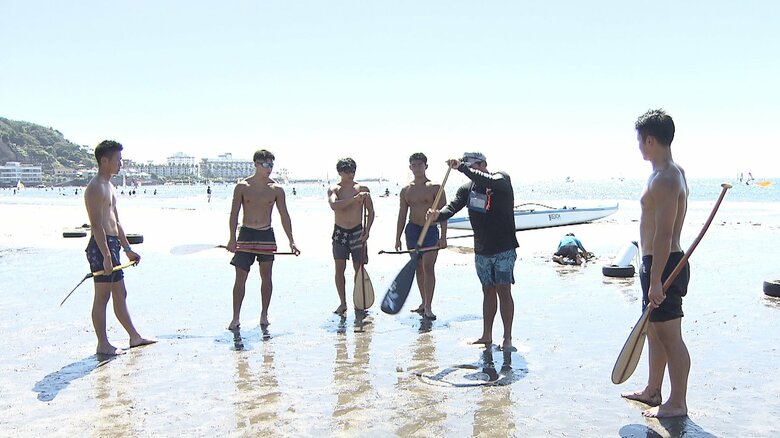 先輩に教えてもらう他メンバーたち