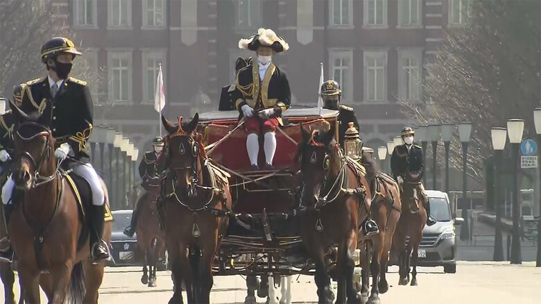 3年ぶりに復活した「信任状捧呈式」の馬車列（8日）